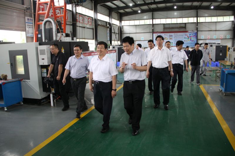 中央統(tǒng)戰(zhàn)部副部長、國家民委主任、黨組書記巴特爾、省委常委、統(tǒng)戰(zhàn)部部長崔保華，州委書記林書成，州委副書記、州長羅涼清、中央統(tǒng)戰(zhàn)部七局局長沈陽，國家民委辦公廳主任張京澤、研究室主任石玉鋼，省委統(tǒng)戰(zhàn)部副部長、省民宗委主任姚斌參加調(diào)研 (3).JPG