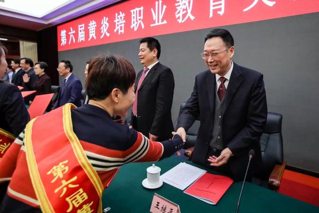 黃炎培職業(yè)教育獎(jiǎng)揭曉，向獲獎(jiǎng)?wù)咦ＹR！