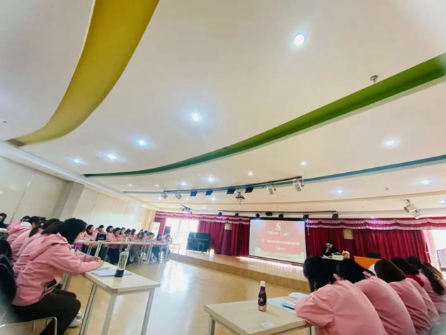 德外幼兒園召開“深化作風(fēng)紀(jì)律建設(shè)暨干部大走訪、教師大家訪”專項工作部署會暨民主生活會_副本.jpg